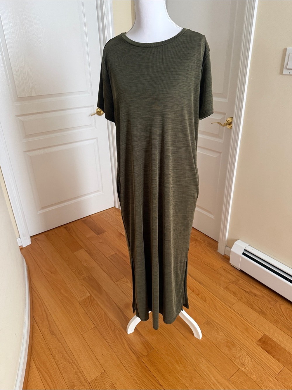 Nicole Miller Olive Green Short-Sleeve Maxi Dress with pockets and slits